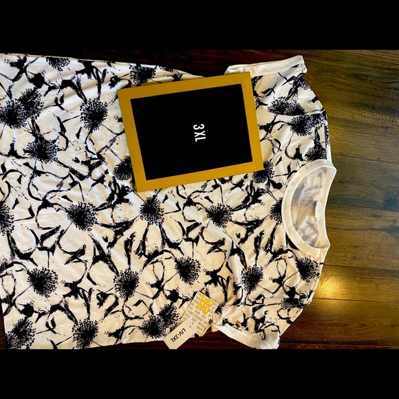 Lularoe Floral top - Picture 1 of 1
